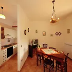 Passignano Near Trasimeno * باسّينيانو سول تْرازي